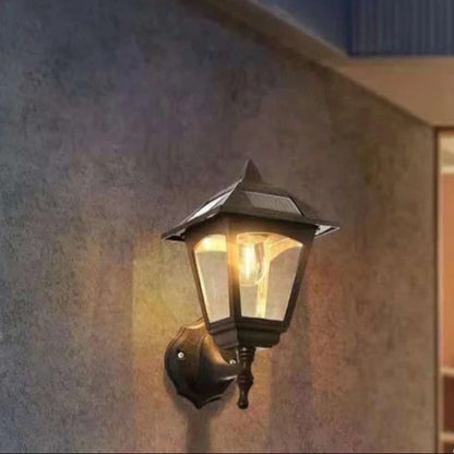 Traditional Garden Solar Powered Wall Light