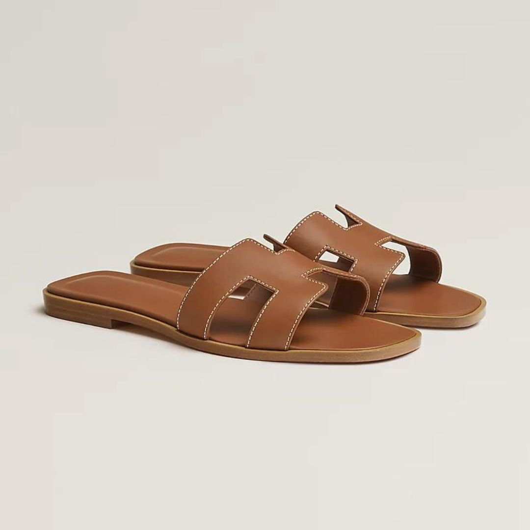 Cut-Out Strap Sandals in Flat Style 2