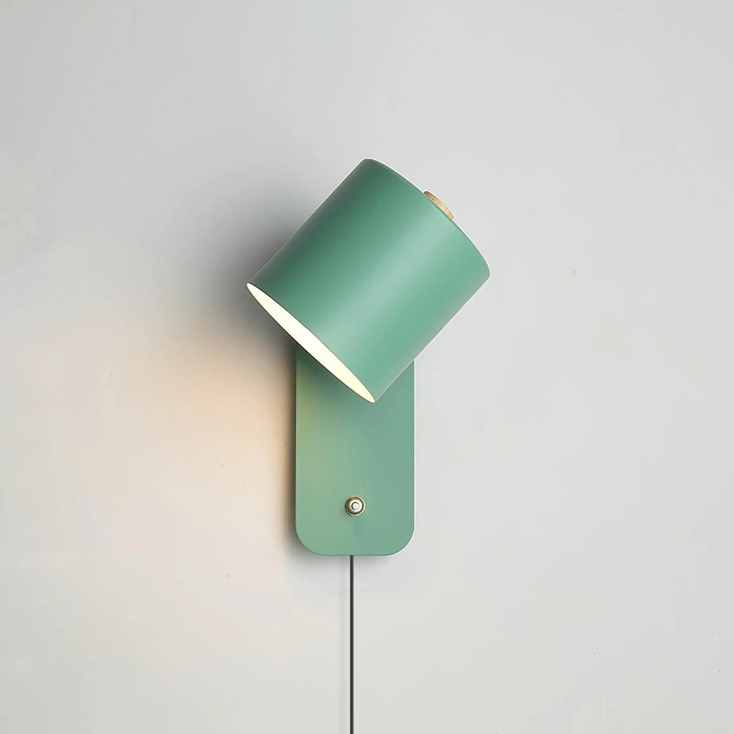 Sleek Metal Wall Light for Modern Home Decor - Lusomart