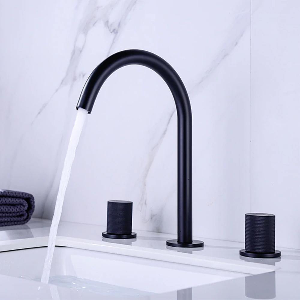 Dual Handle Bathroom Sink Faucet With Mesh Filter Spout