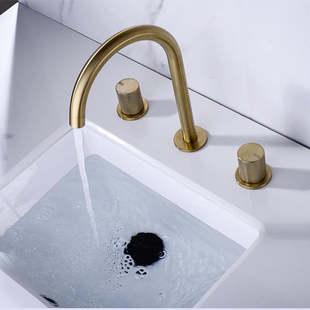 Dual Handle Bathroom Sink Faucet With Mesh Filter Spout