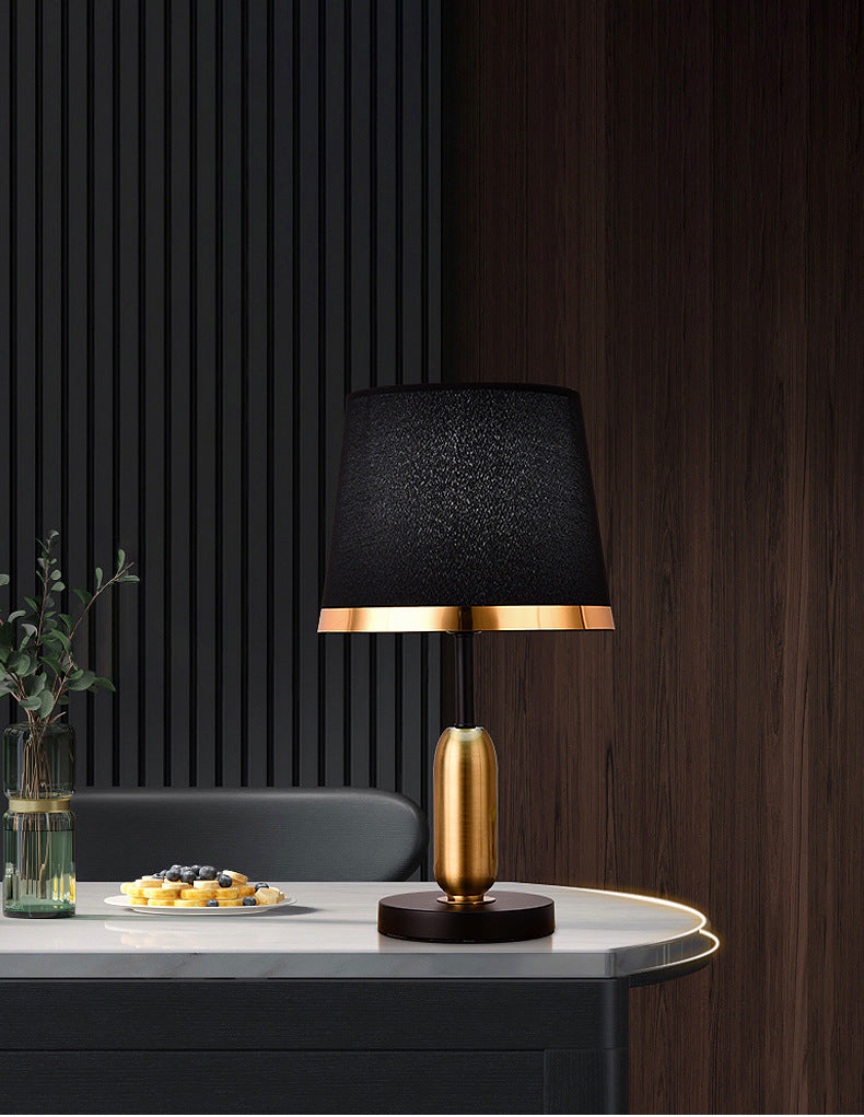 EclipseGlow – Sleek Bedside Lamp in Gold and Matte Black 2