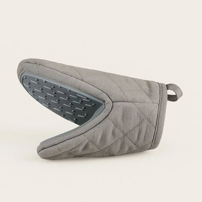 Kitchen safety gloves with decorative fish pattern and silicone cotton construction for heat protection