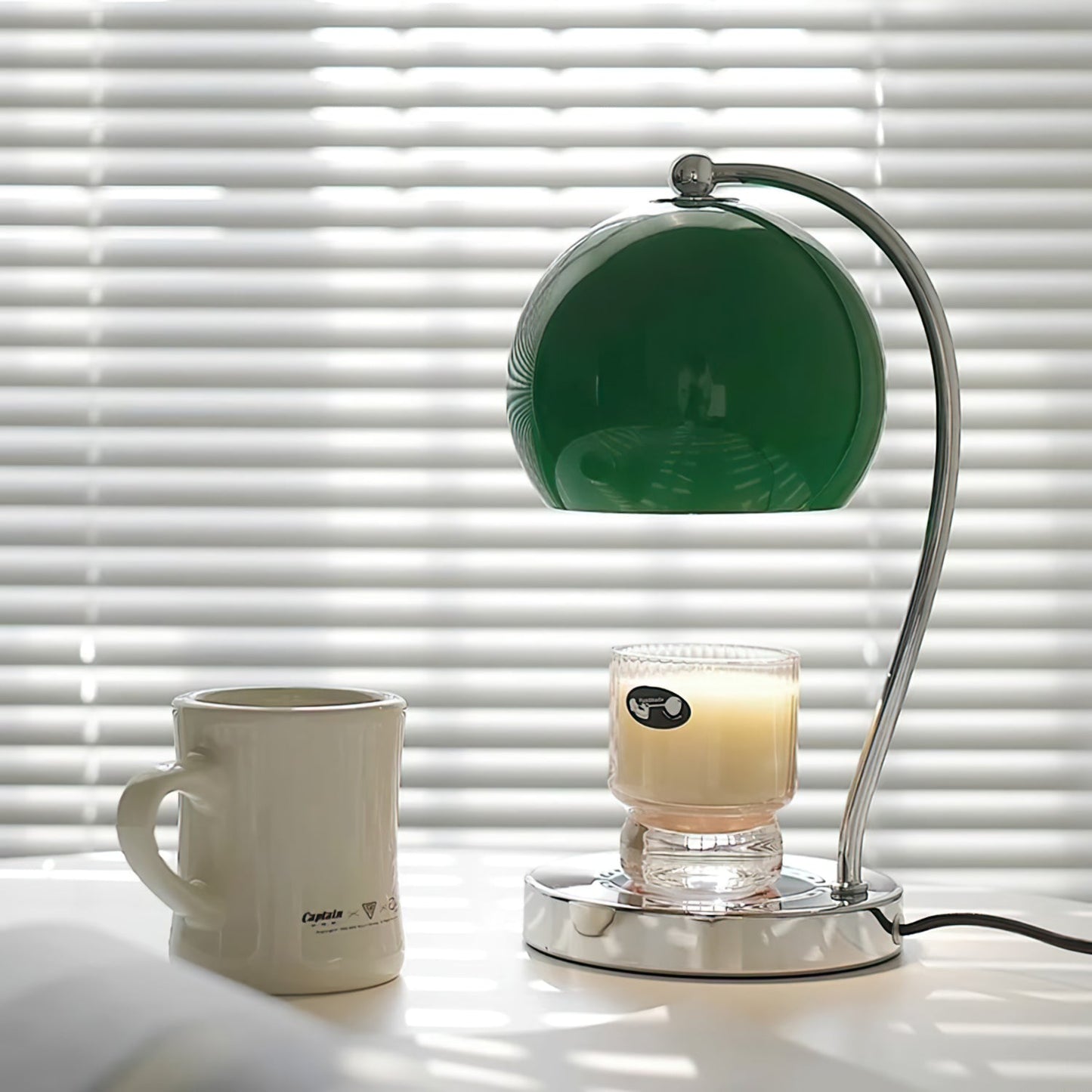 FlameGlow - Table Lamp with Candle-Like Light and Sleek Finish 2