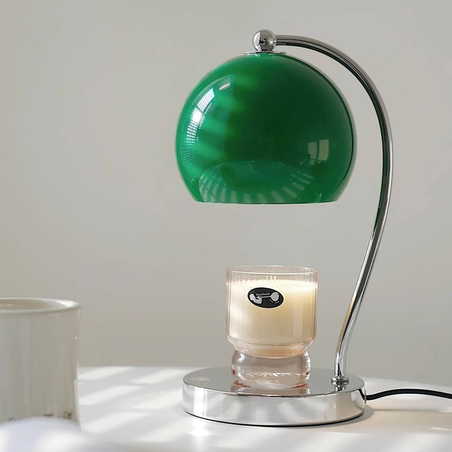 FlameGlow - Table Lamp with Candle-Like Light and Sleek Finish 3