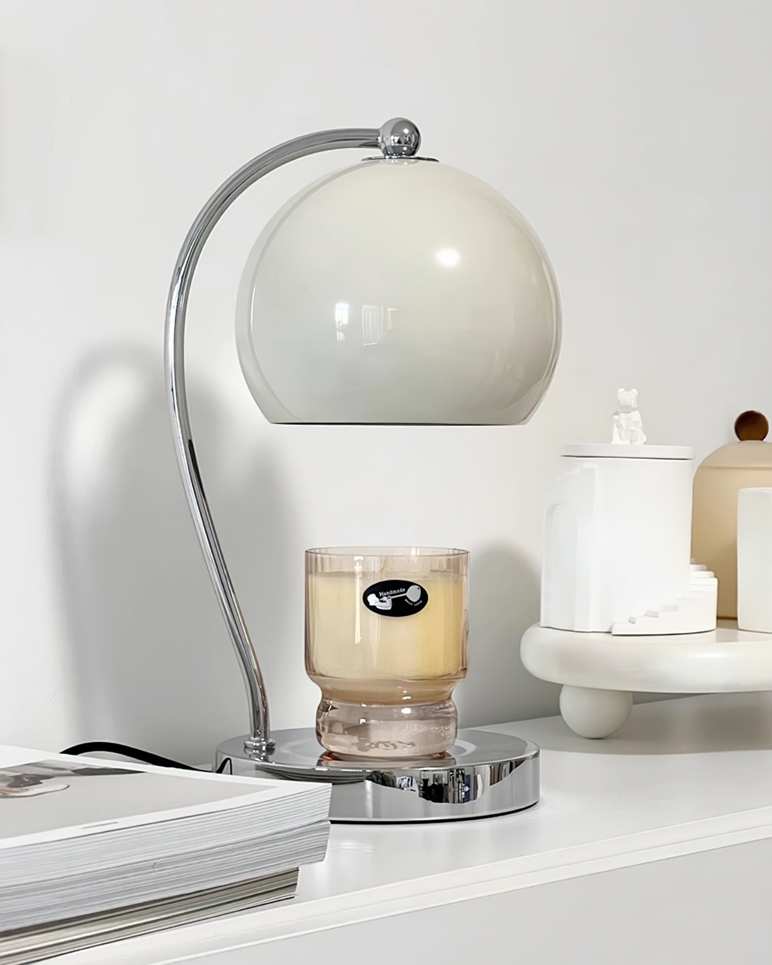FlameGlow - Table Lamp with Candle-Like Light and Sleek Finish 6
