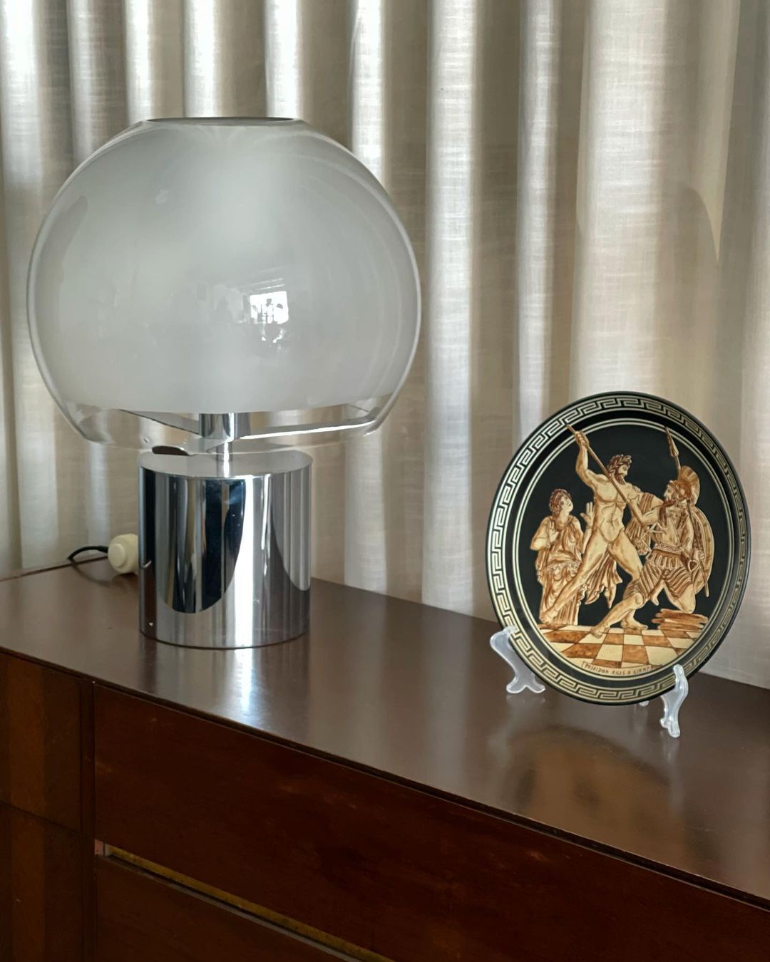 FusionGlow – Retro-Inspired Table Lamp with Glass Base 7