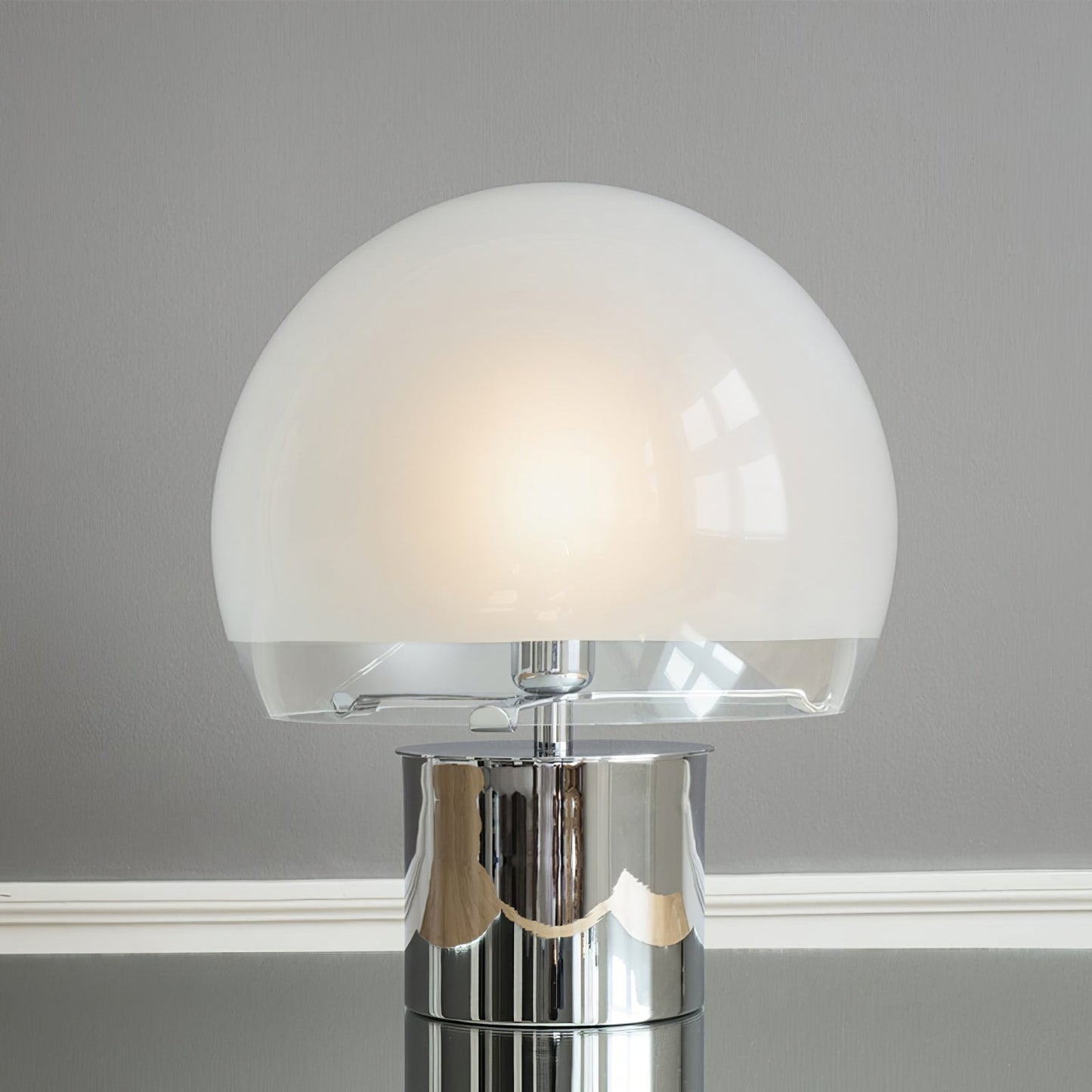 FusionGlow – Retro-Inspired Table Lamp with Glass Base 9