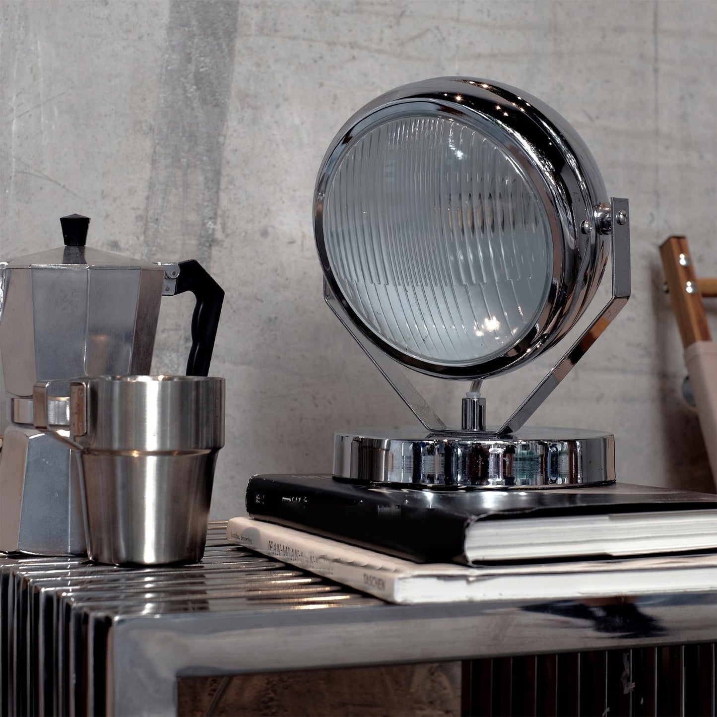 GlassMetal – Modern LED Table Lamp with Sleek Design 2