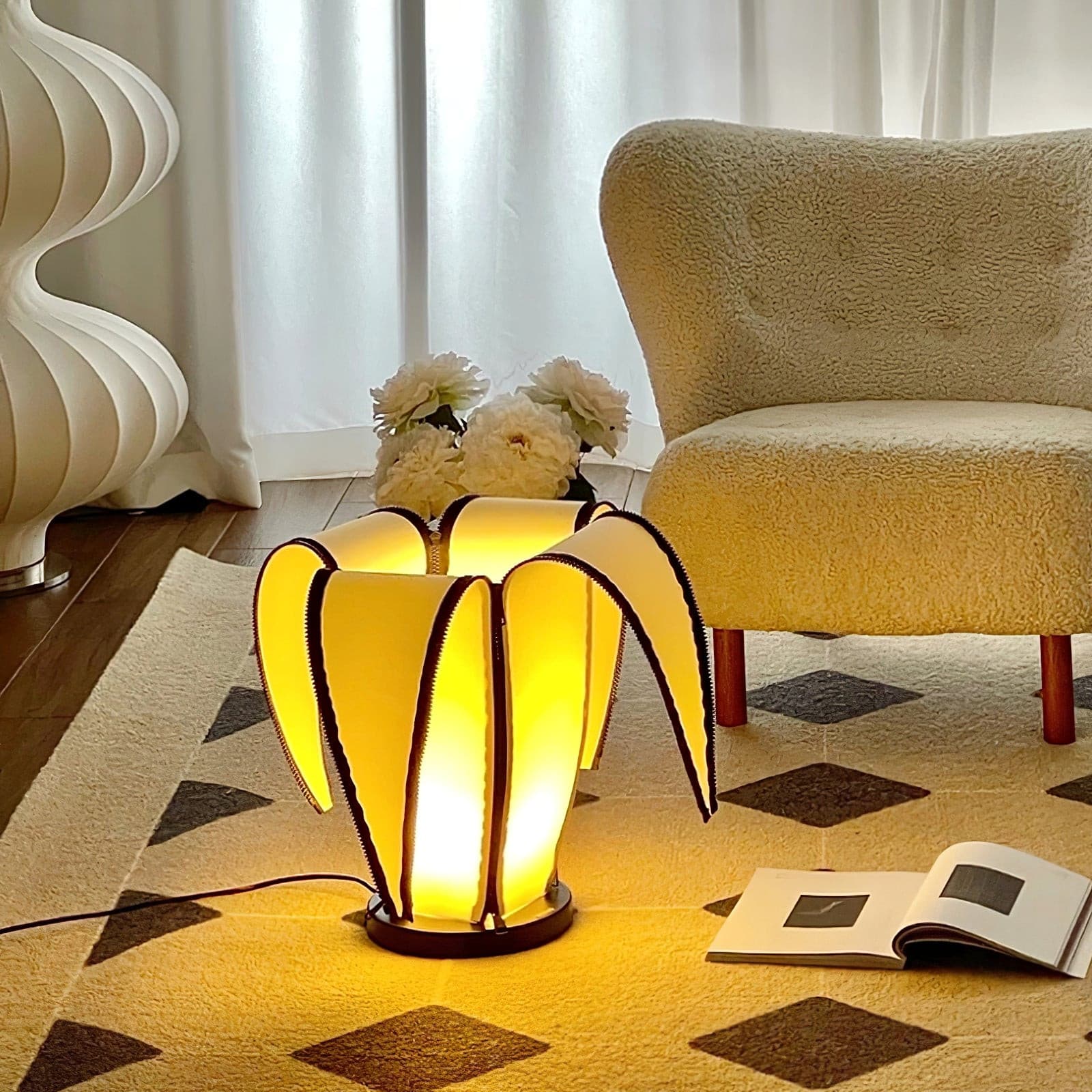 GlowBanana - Table Lamp with Joyful Banana Shape and Soft Radiance 1