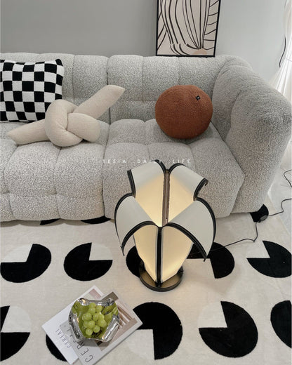 GlowBanana - Table Lamp with Joyful Banana Shape and Soft Radiance 5