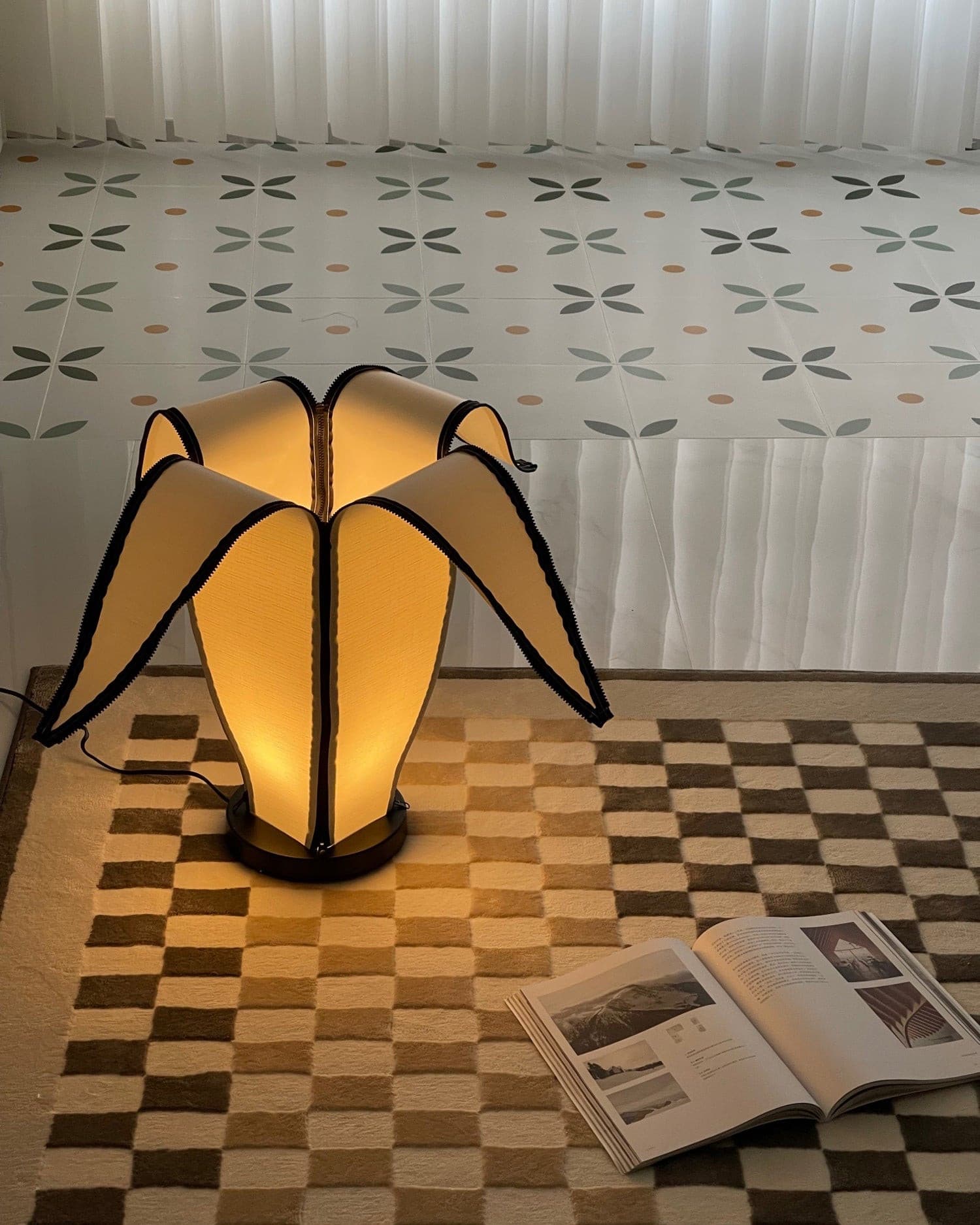 GlowBanana - Table Lamp with Joyful Banana Shape and Soft Radiance 6