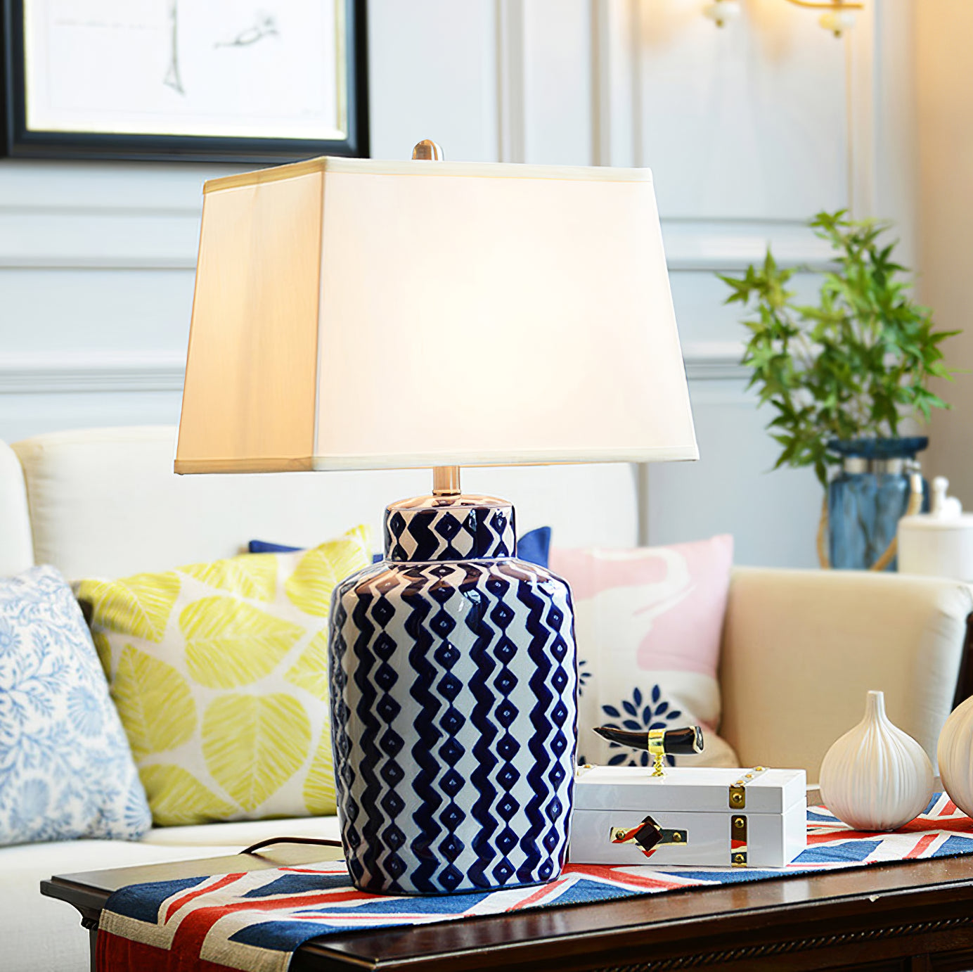 GlowBeryl - Table Lamp with Classic Style and Inviting Glow 7