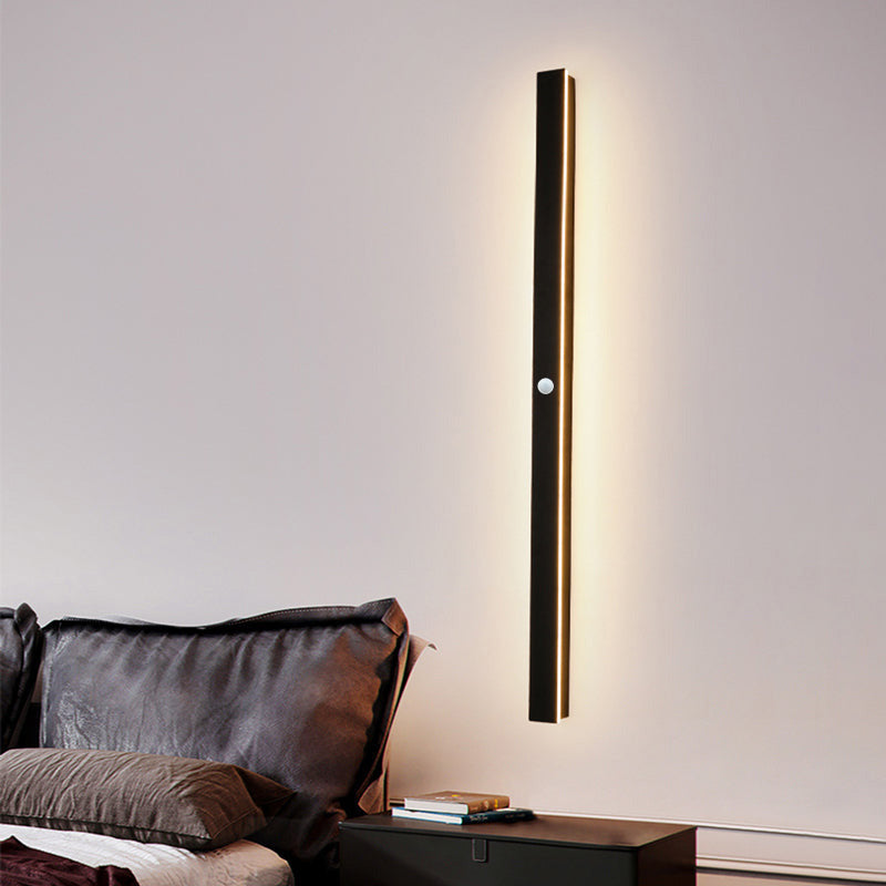 GlowEdge | Contemporary Exterior Wall Lamp with Energy-Efficient LED 4