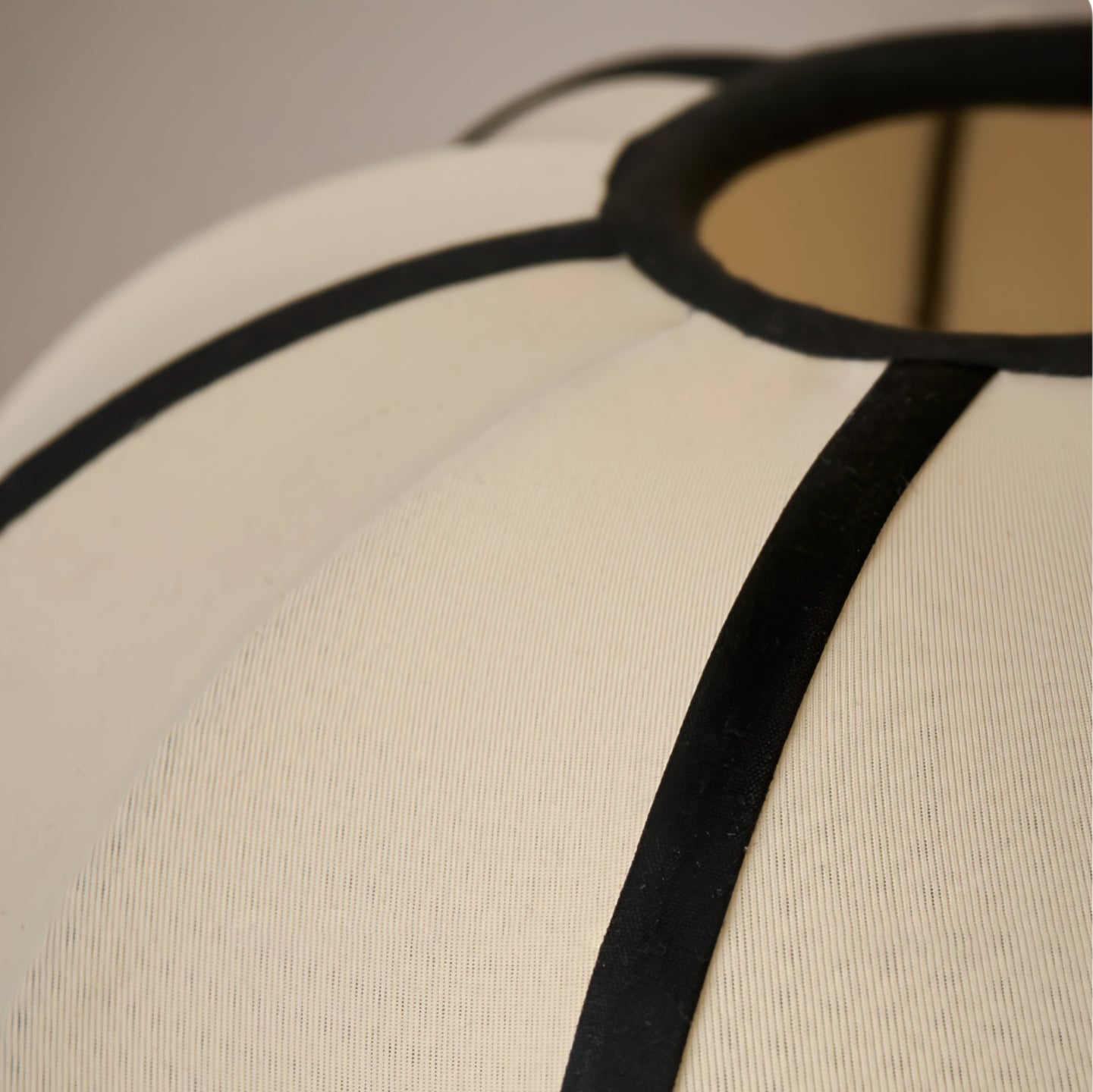 GlowEllos - Contemporary Lamp with Soft, Warm Illumination 2