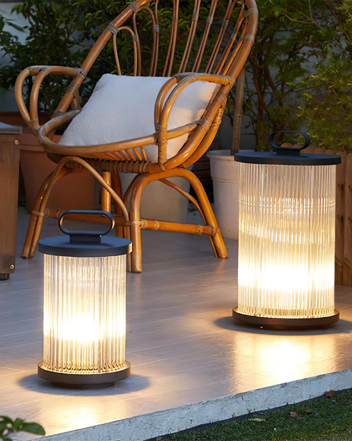 GlowSphere – Elegant Glass and Stainless Steel Garden Lamp 2