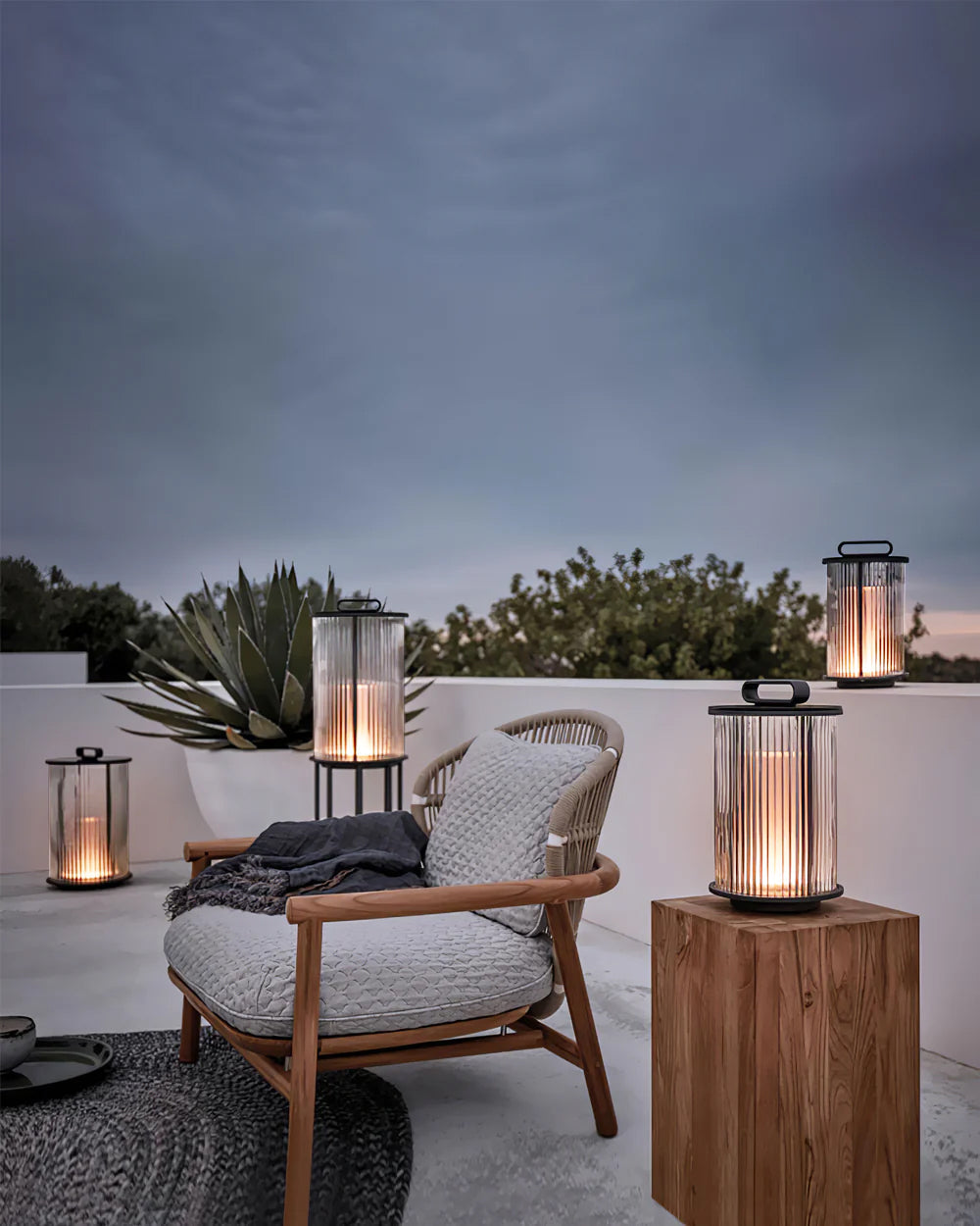GlowSphere – Elegant Glass and Stainless Steel Garden Lamp 5
