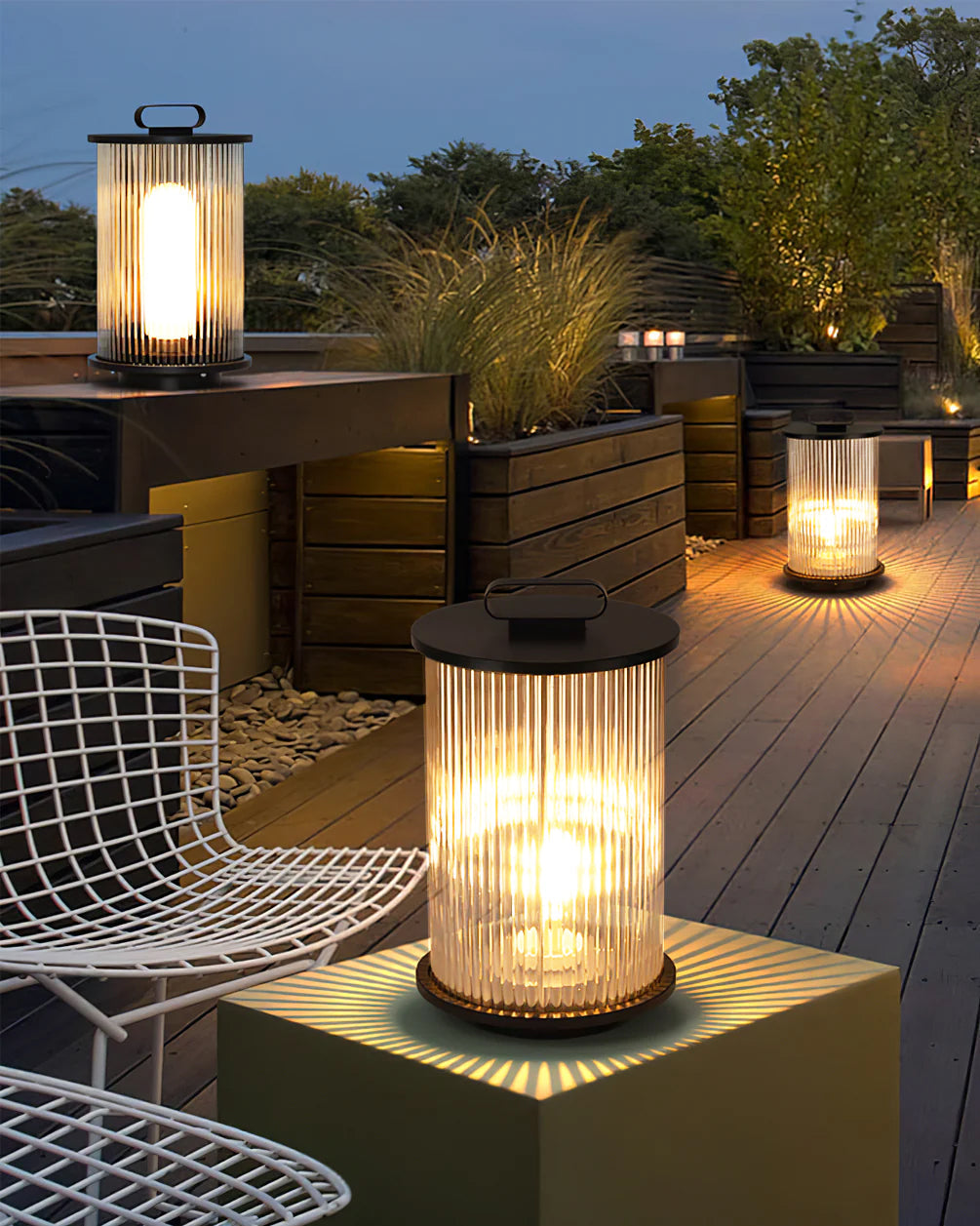 GlowSphere – Elegant Glass and Stainless Steel Garden Lamp 7