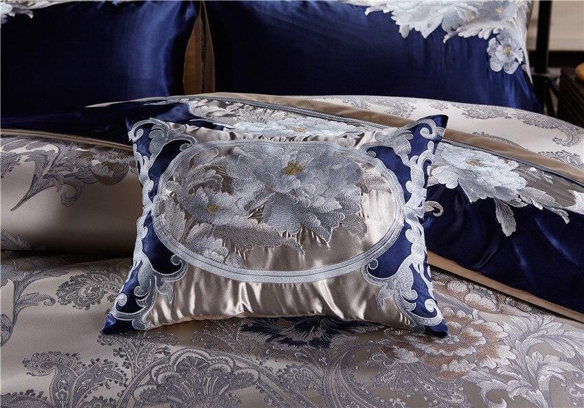 Luxurious Floral Pattern Blue Bedding Set