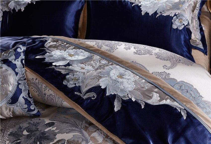 Luxurious Floral Pattern Blue Bedding Set