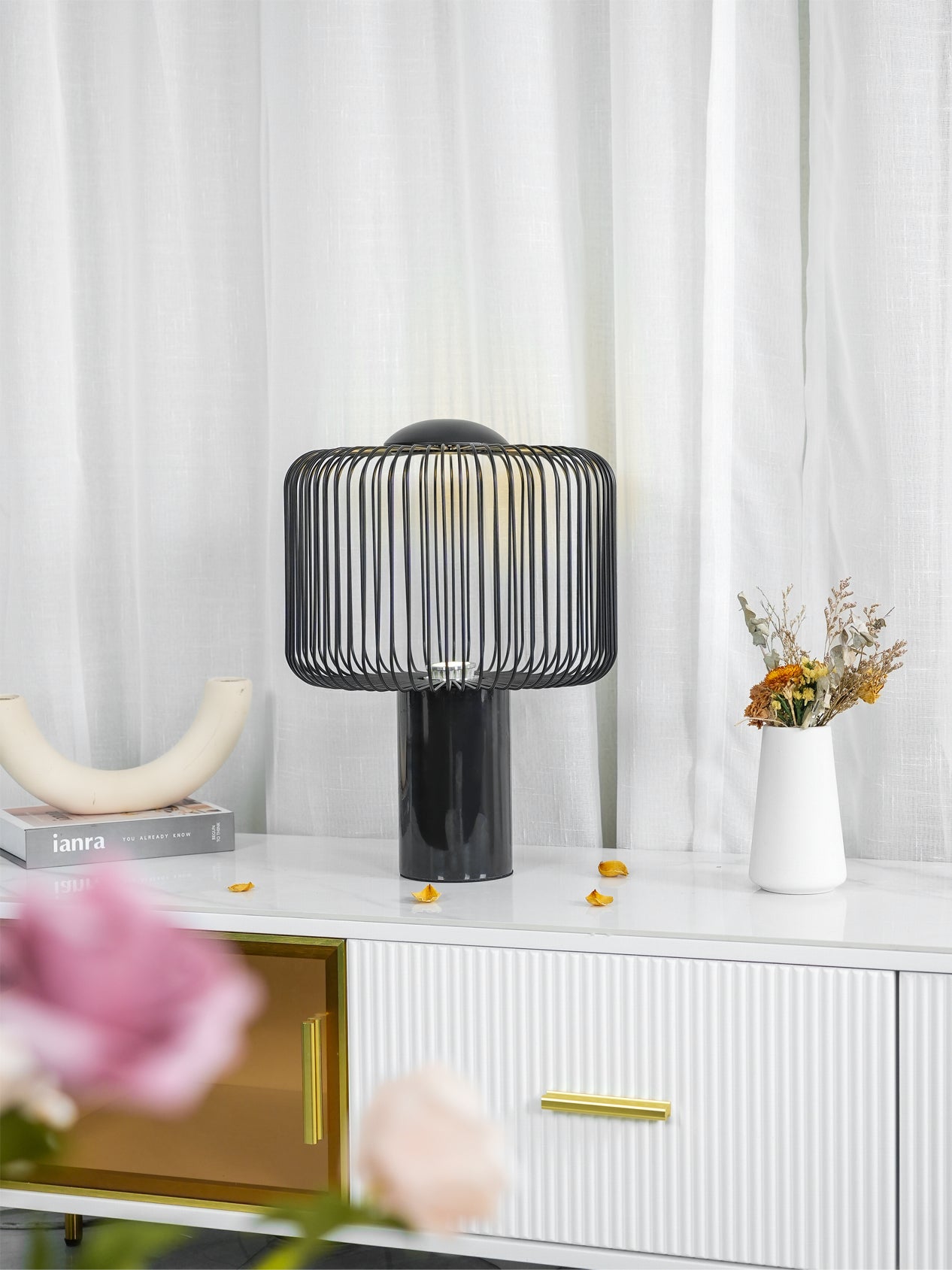 KeshiBeam - Elegant Table Lamp with Sleek Base and Subtle Glow 5