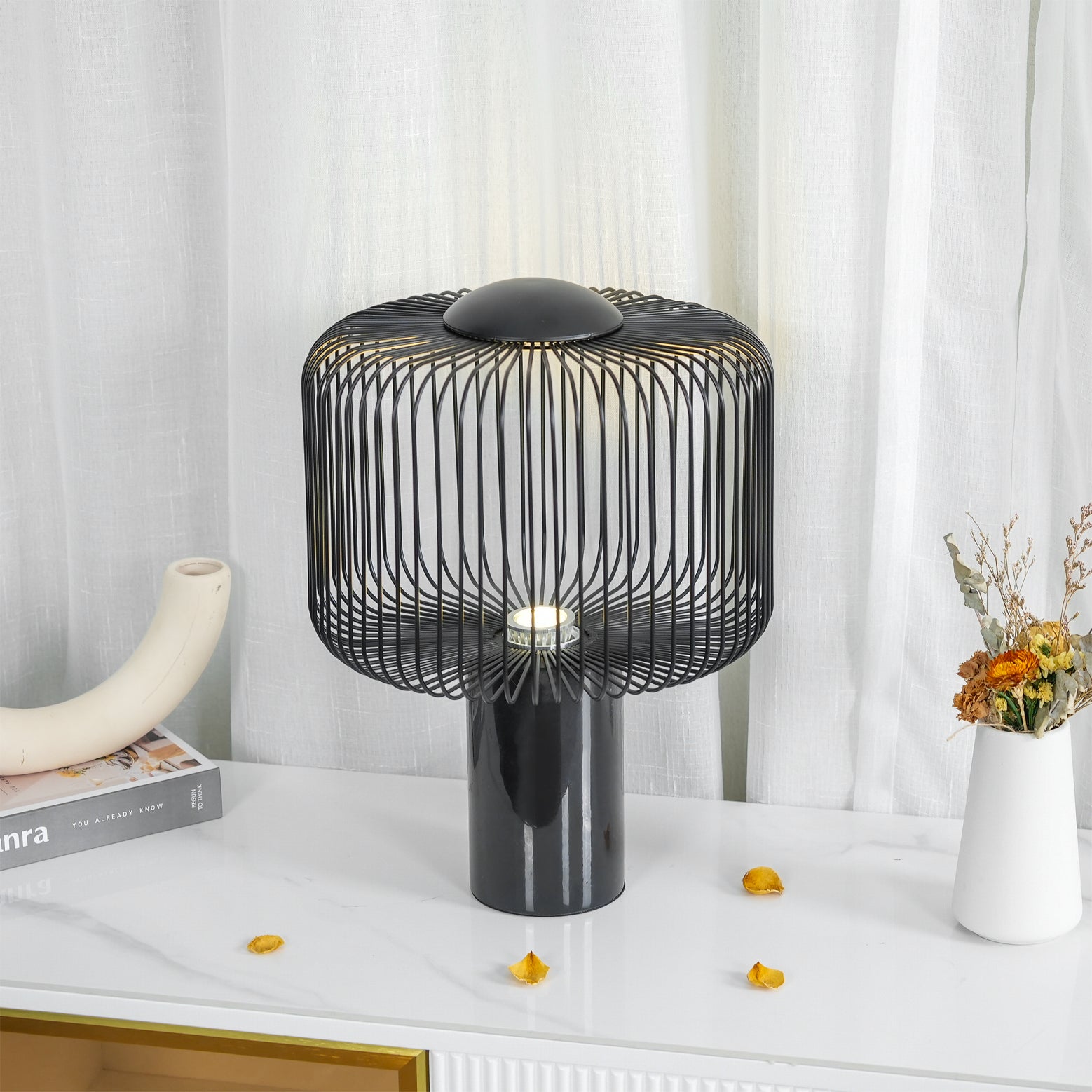 KeshiBeam - Elegant Table Lamp with Sleek Base and Subtle Glow 6