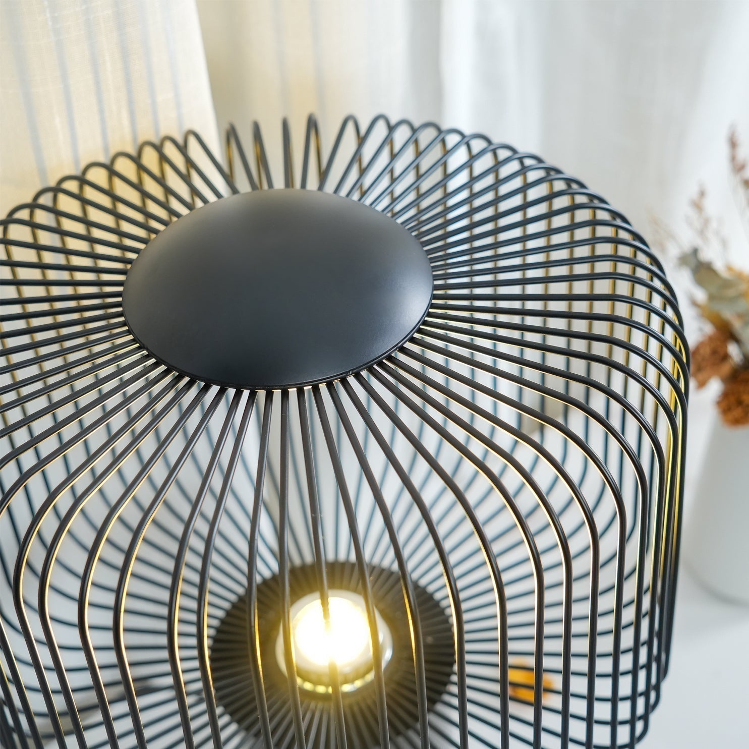 KeshiBeam - Elegant Table Lamp with Sleek Base and Subtle Glow 8