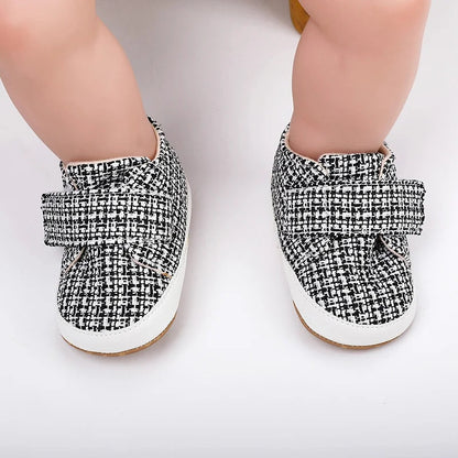 Title: Breathable Velcro Kids Shoes - Non-Slip Polyester for Children 3+

Handle: breathable-velcro-kids-shoes-non-slip-polyester-children-3

Product Description: Grab these awesome breathable Velcro kids shoes made from durable polyester! Perfect for your little ones aged 3 and up, these shoes are designed for comfort and safety with a non-slip sole. Let your kids run wild without worrying about slips! 

Variants: 
- Color: Blue, Pink, Green
- Size: 3, 4, 5