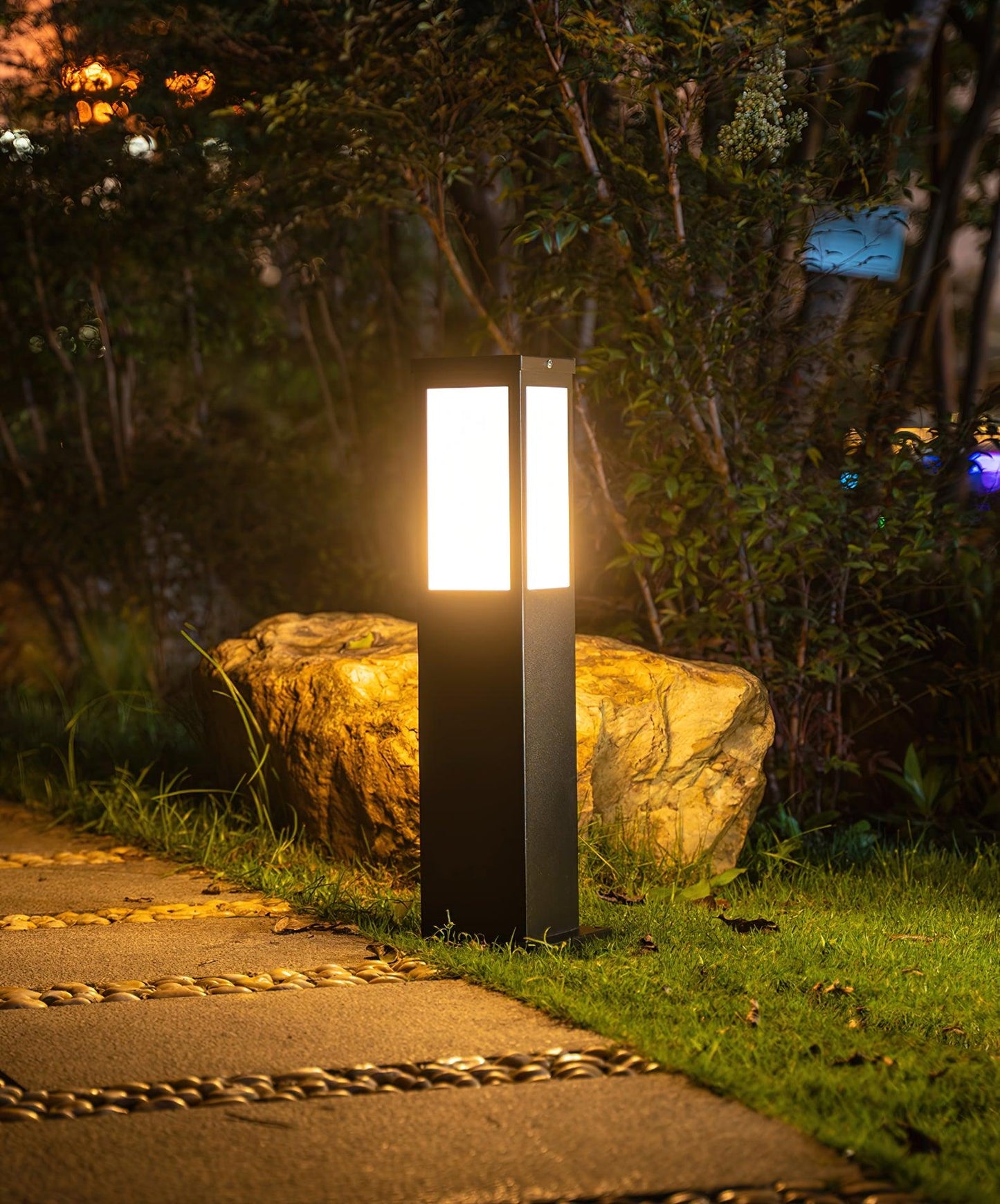 Contemporary Garden Bollard Lamp – Robust Water-Resistant