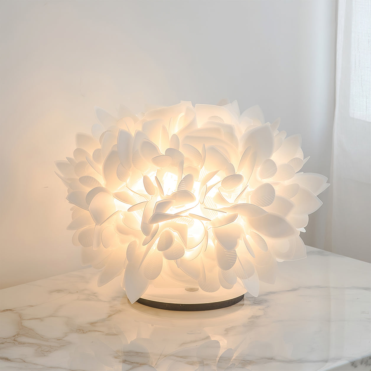 LeafGlow – Contemporary Table Lamp with Floral Petal Accent 1