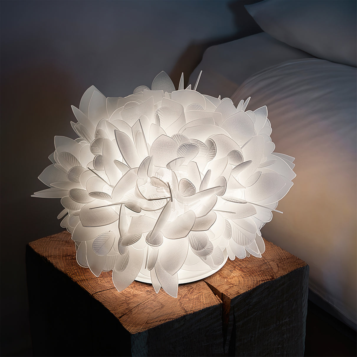 LeafGlow – Contemporary Table Lamp with Floral Petal Accent 6