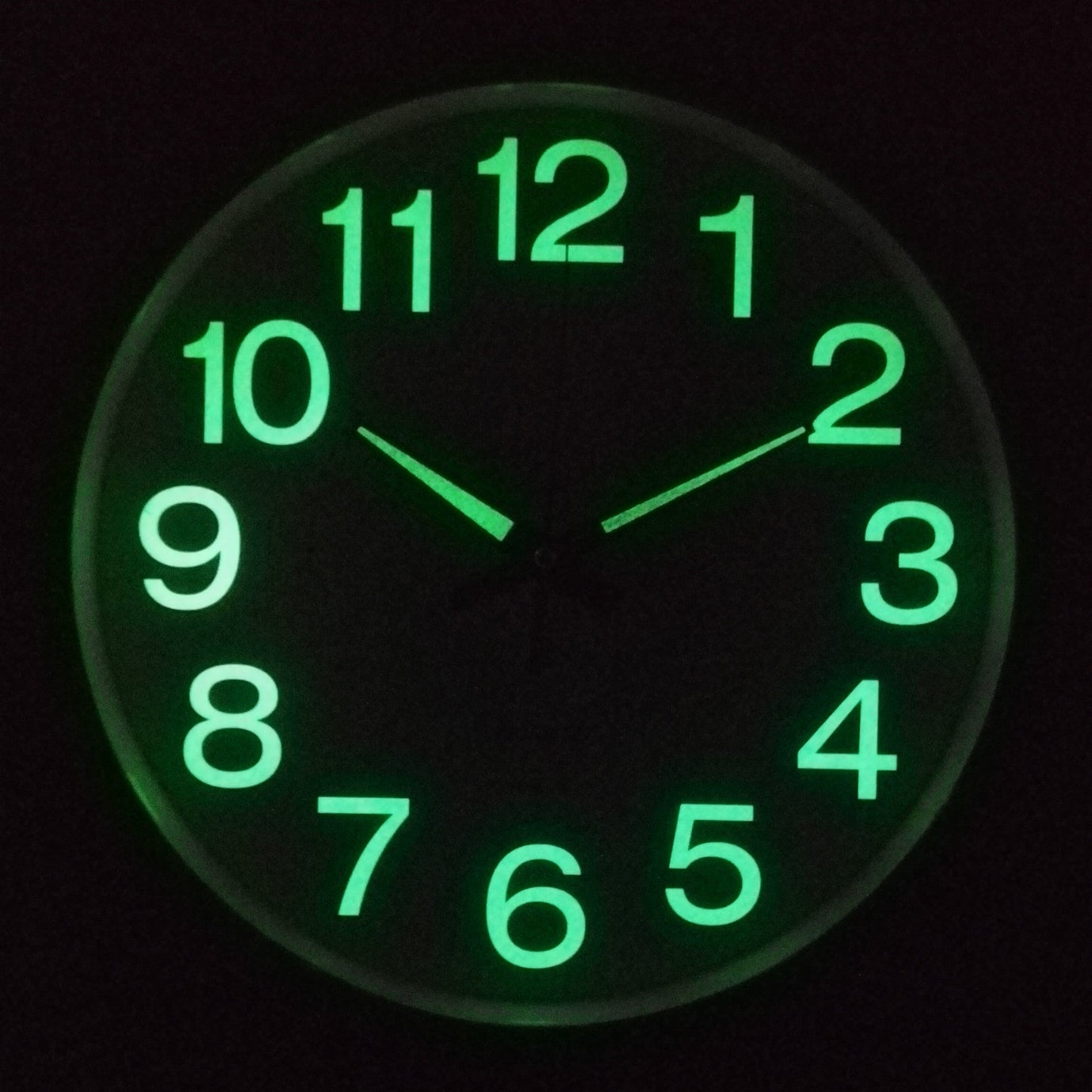 Shiny Stone Round Wall Timepiece