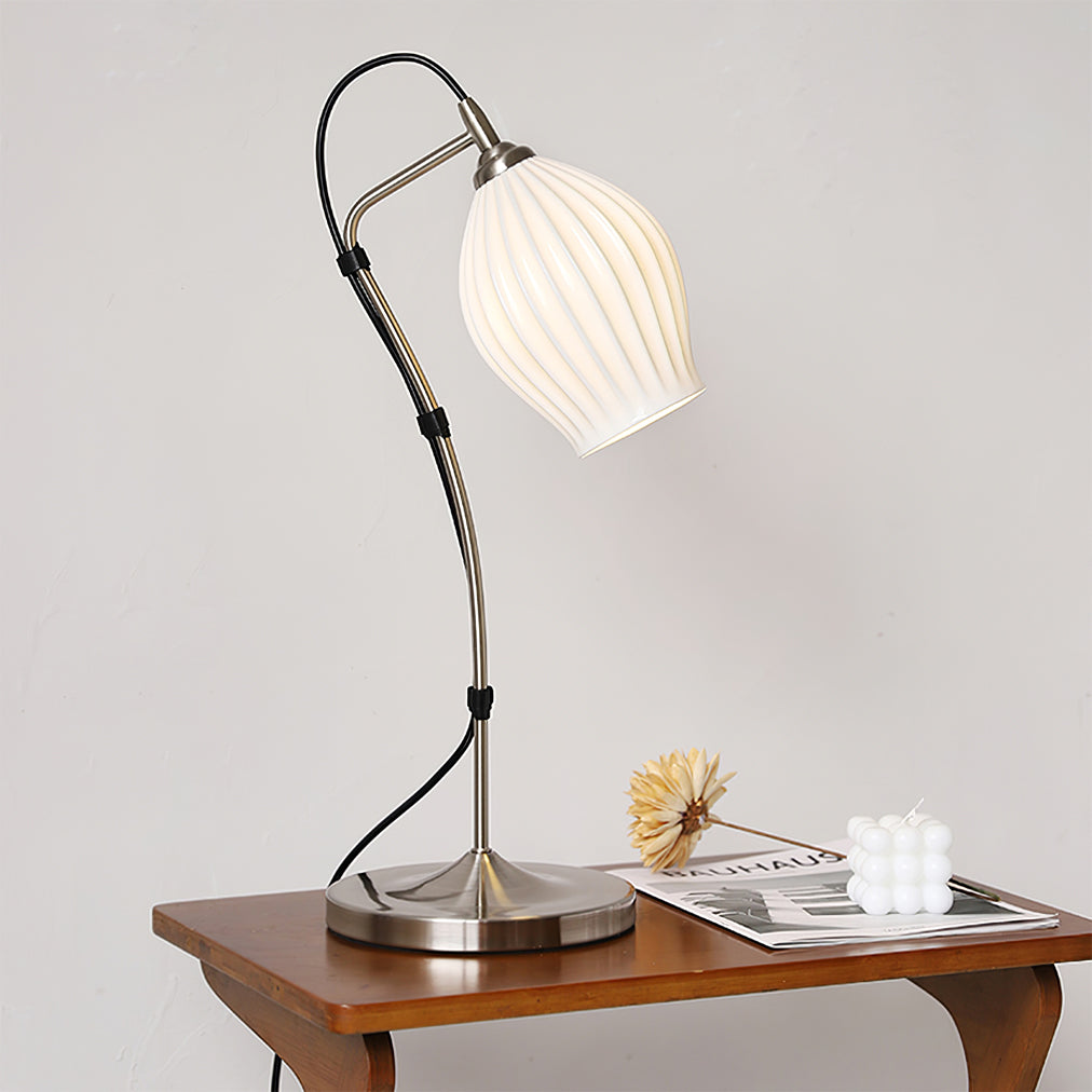 LumeCurve – Elegant Ceramic Table Lamp with Ribbed Texture 2