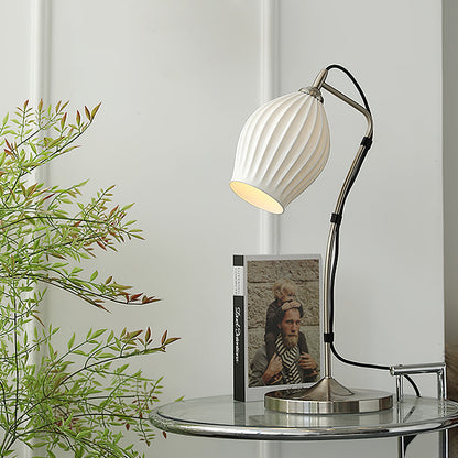 LumeCurve – Elegant Ceramic Table Lamp with Ribbed Texture 3