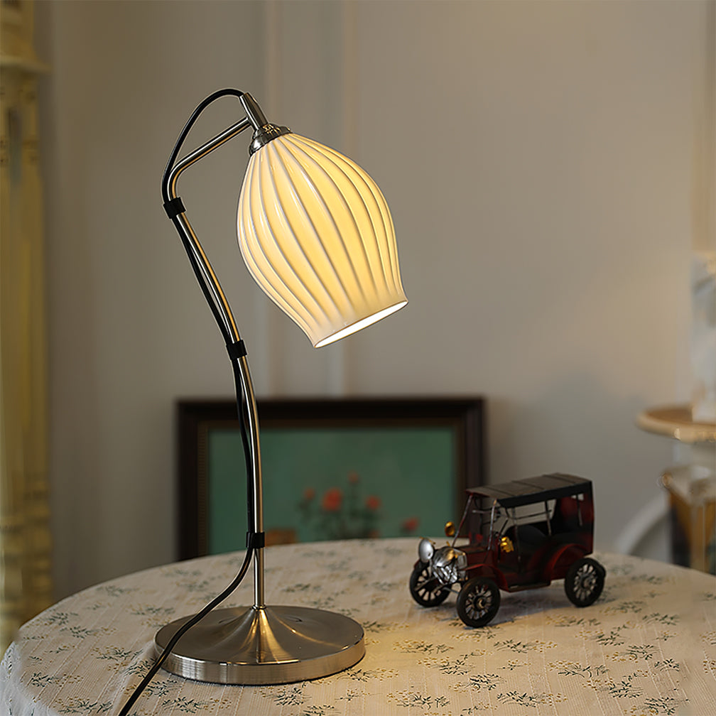 LumeCurve – Elegant Ceramic Table Lamp with Ribbed Texture 4