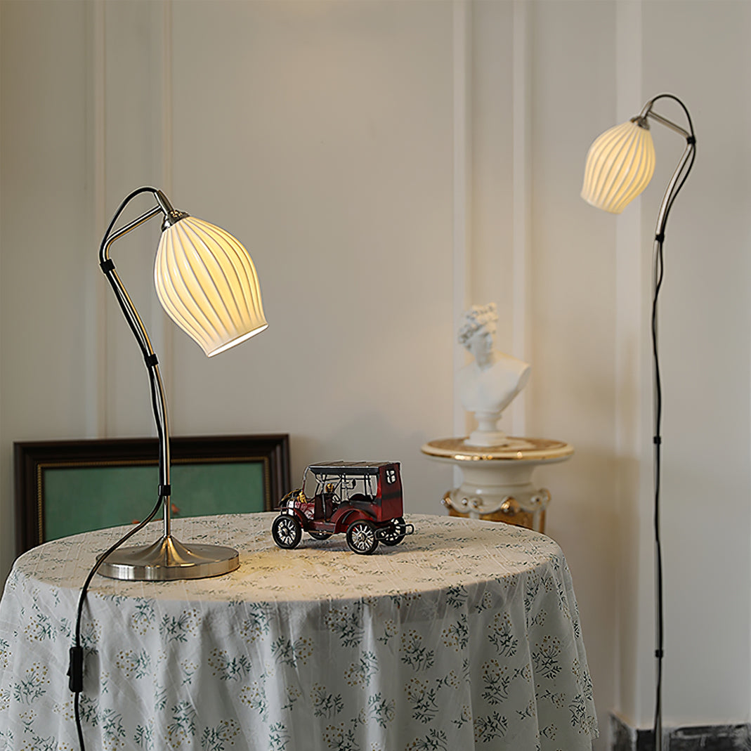 LumeCurve – Elegant Ceramic Table Lamp with Ribbed Texture 7