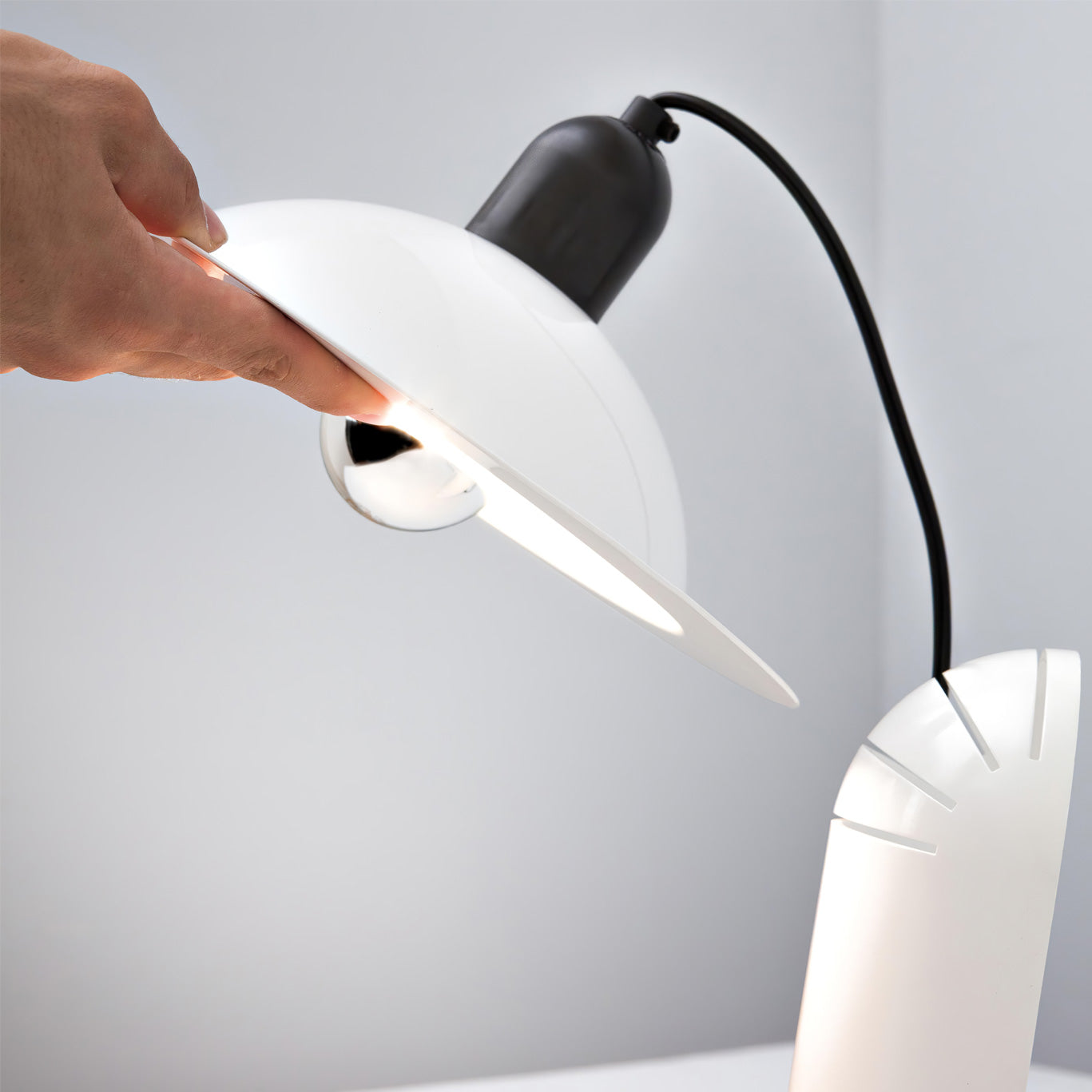 LumeShift – Modern Table Lamp with Adjustable Shade 8