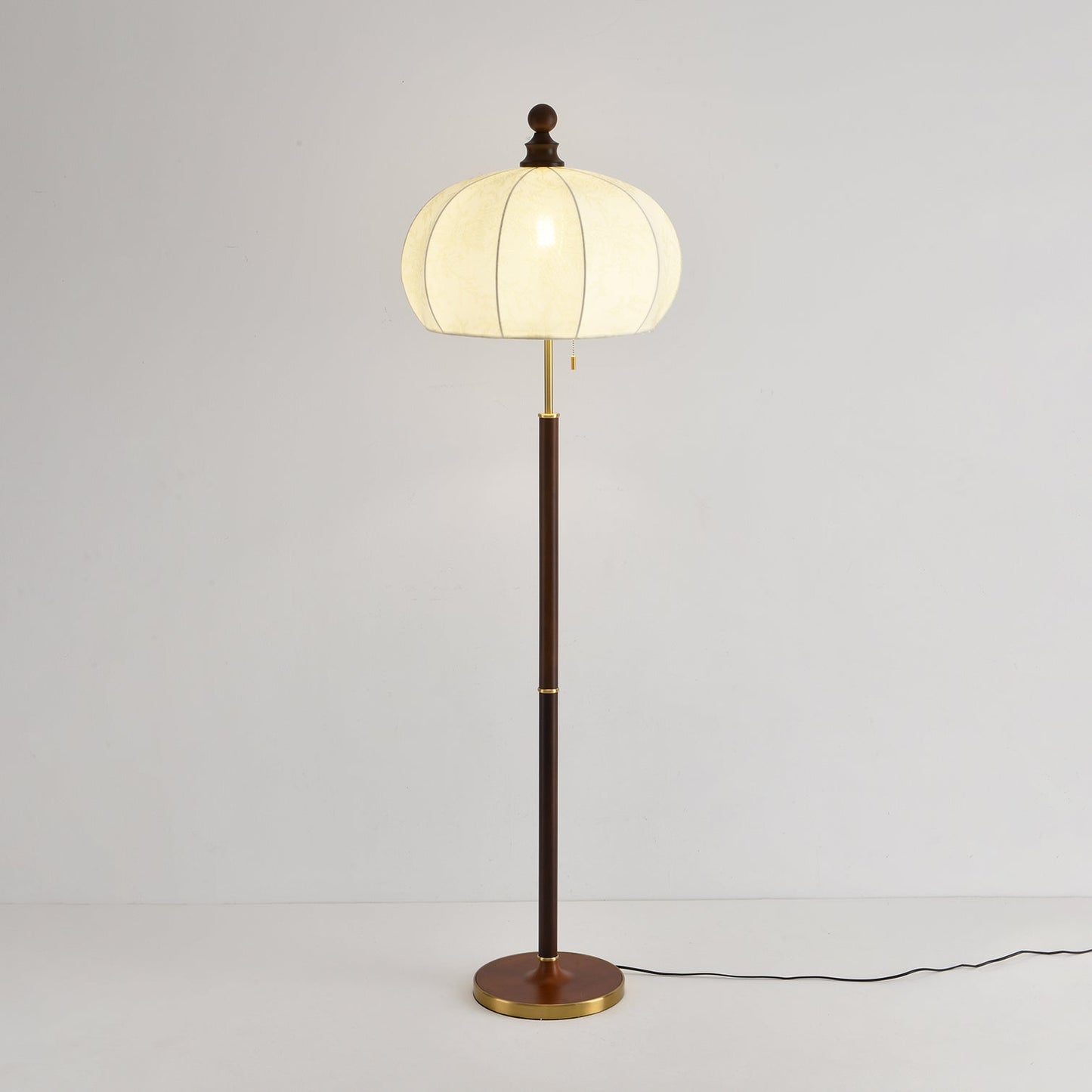 Luminara | Elegant Nostalgic Vintage Floor Lamp with Wood Accents 3