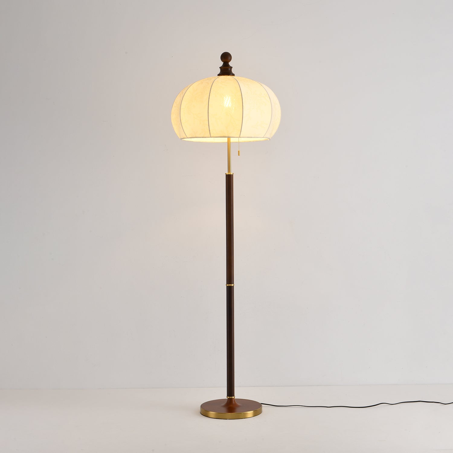 Luminara | Elegant Nostalgic Vintage Floor Lamp with Wood Accents 4