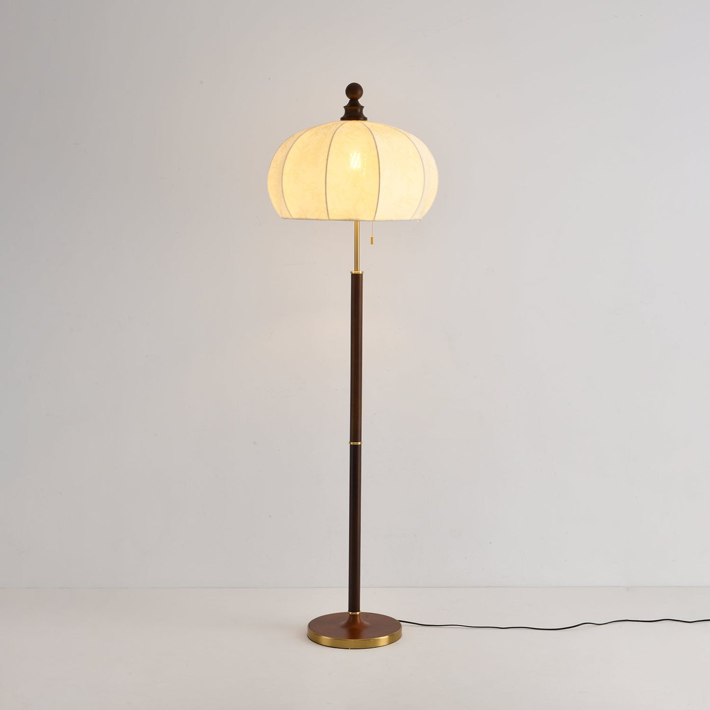 Luminara | Elegant Nostalgic Vintage Floor Lamp with Wood Accents 5