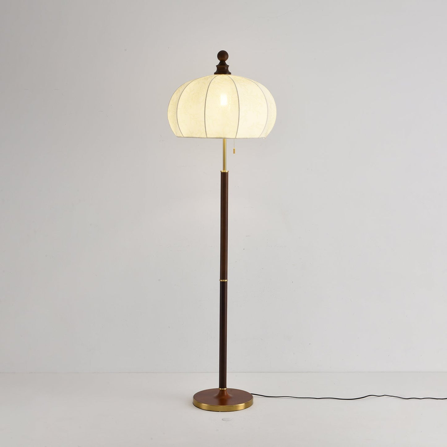 Luminara | Elegant Nostalgic Vintage Floor Lamp with Wood Accents 6