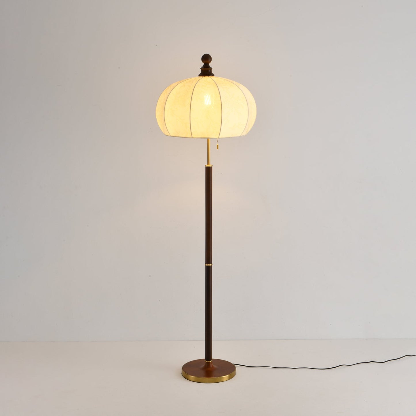 Luminara | Elegant Nostalgic Vintage Floor Lamp with Wood Accents 7