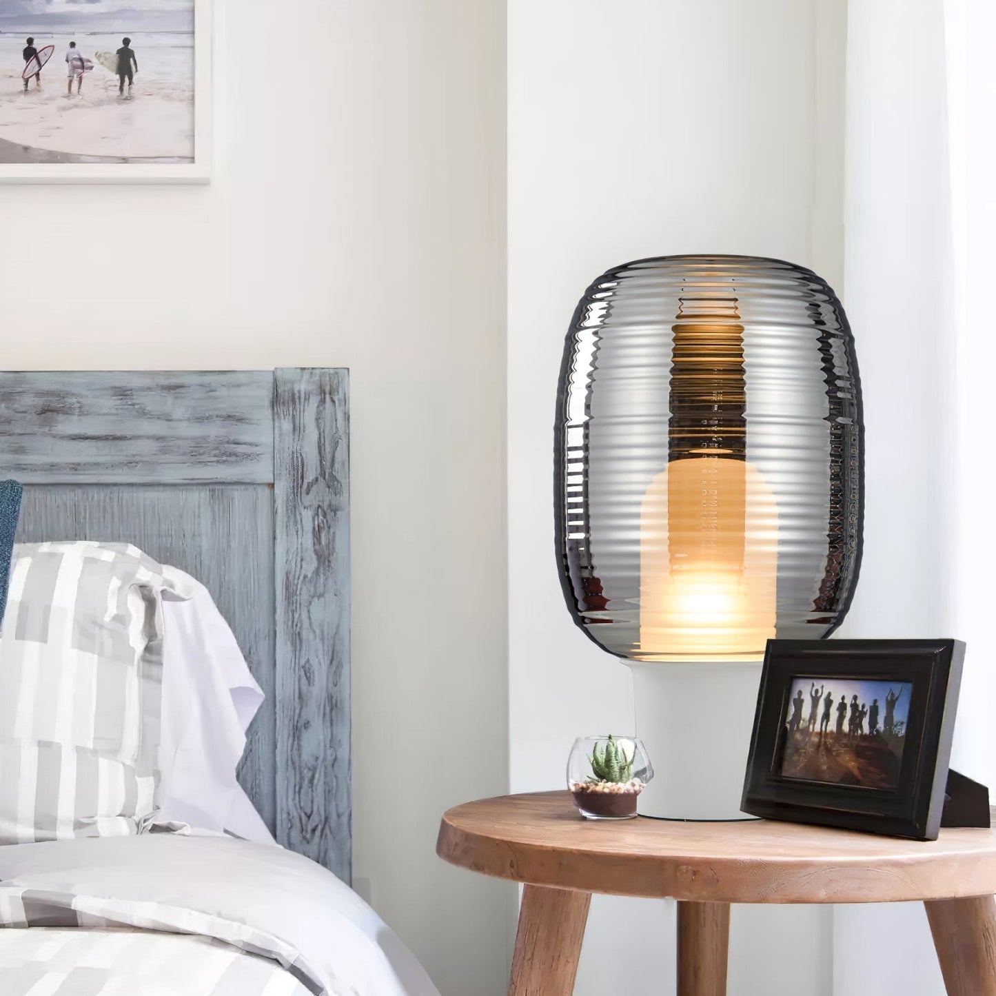 LuxeAura - Sophisticated Lamp with Subtle Elegance and Soft Glow 3