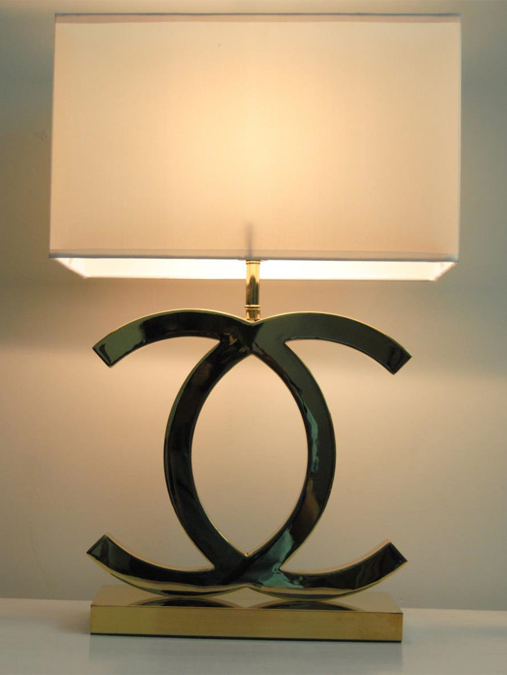 LuxeGlow – Modern Stainless Steel Table Lamp 6