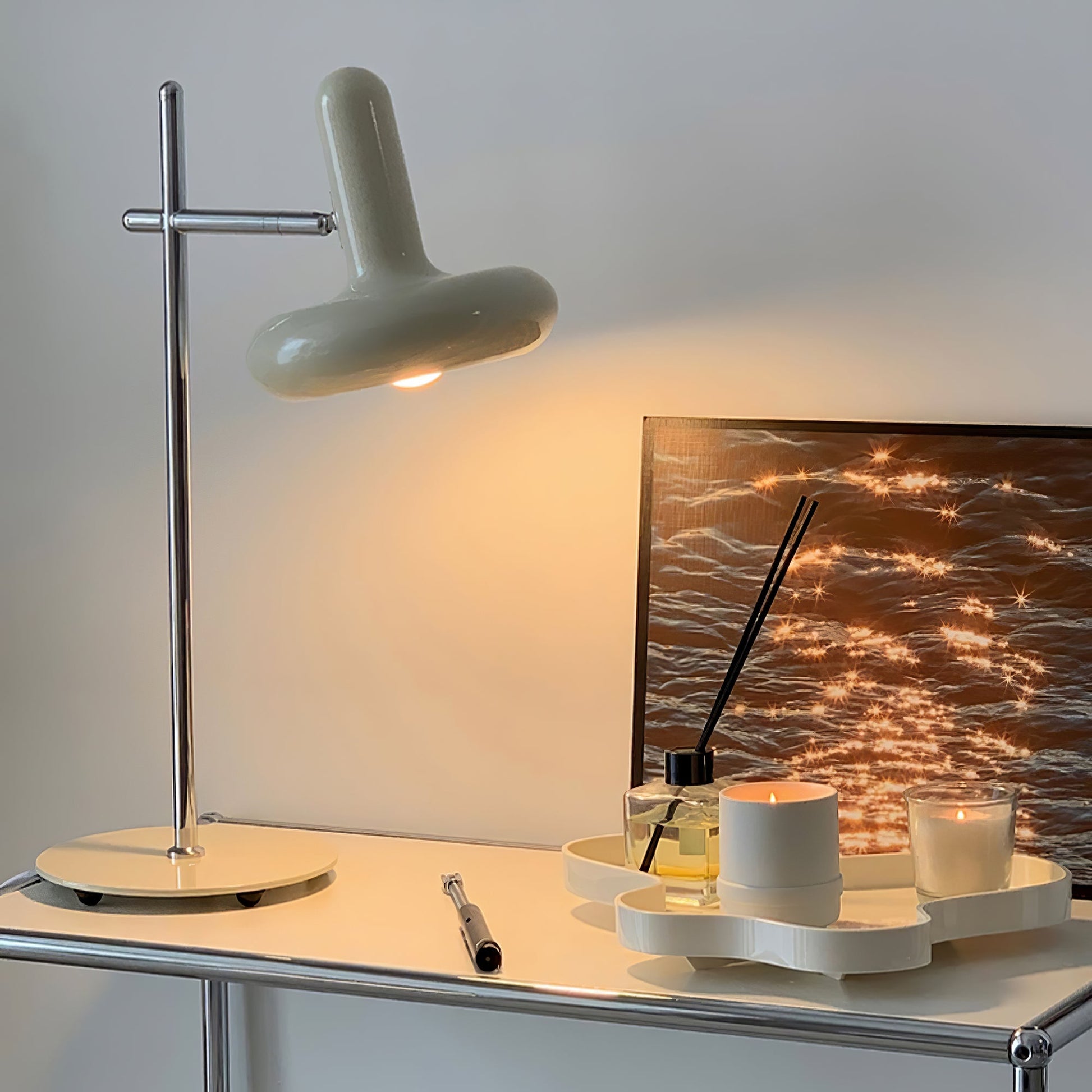 LuxeOptima - Elegant Table Lamp with Classic Design and Soft Glow 1
