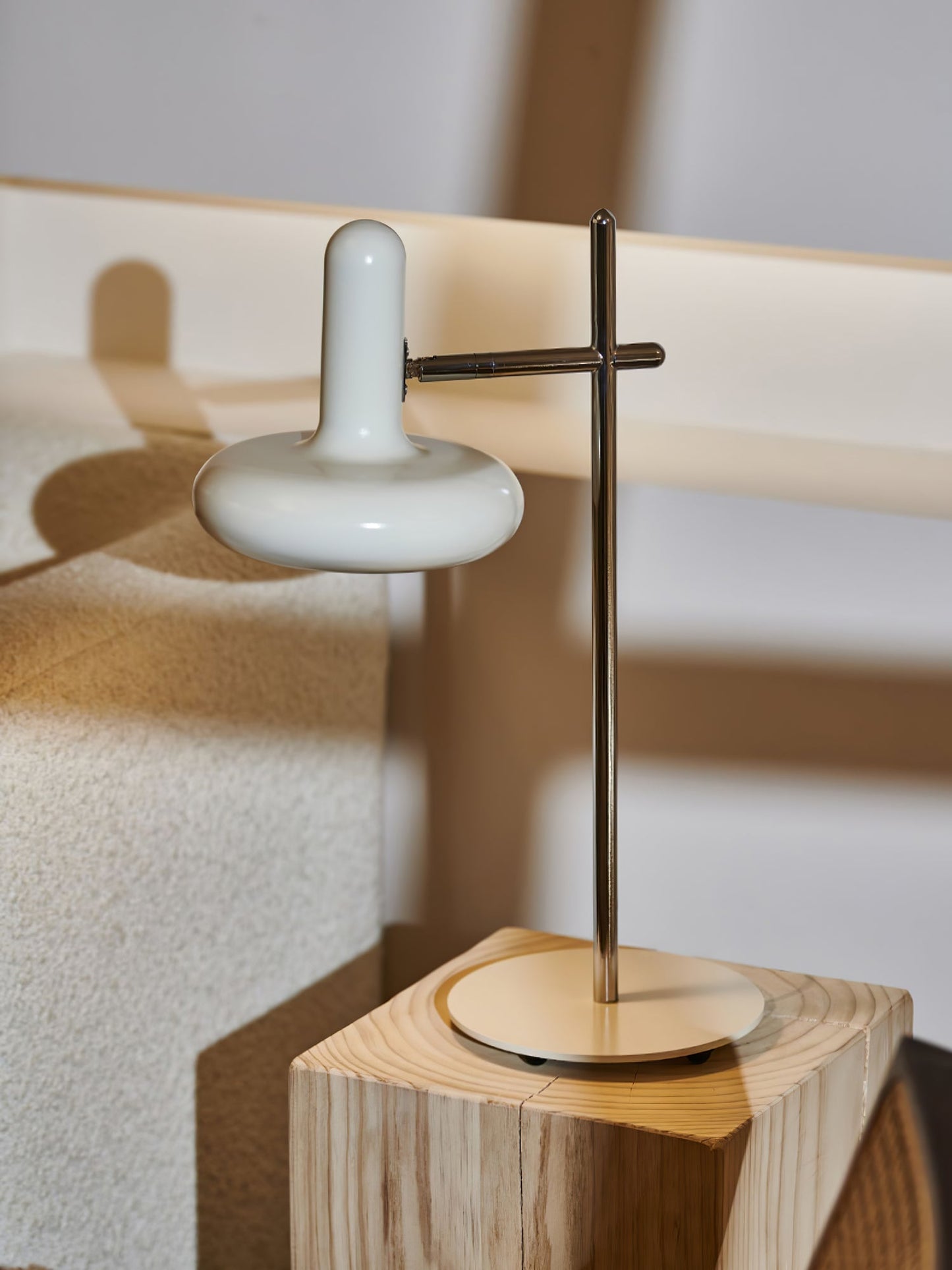 LuxeOptima - Elegant Table Lamp with Classic Design and Soft Glow 4