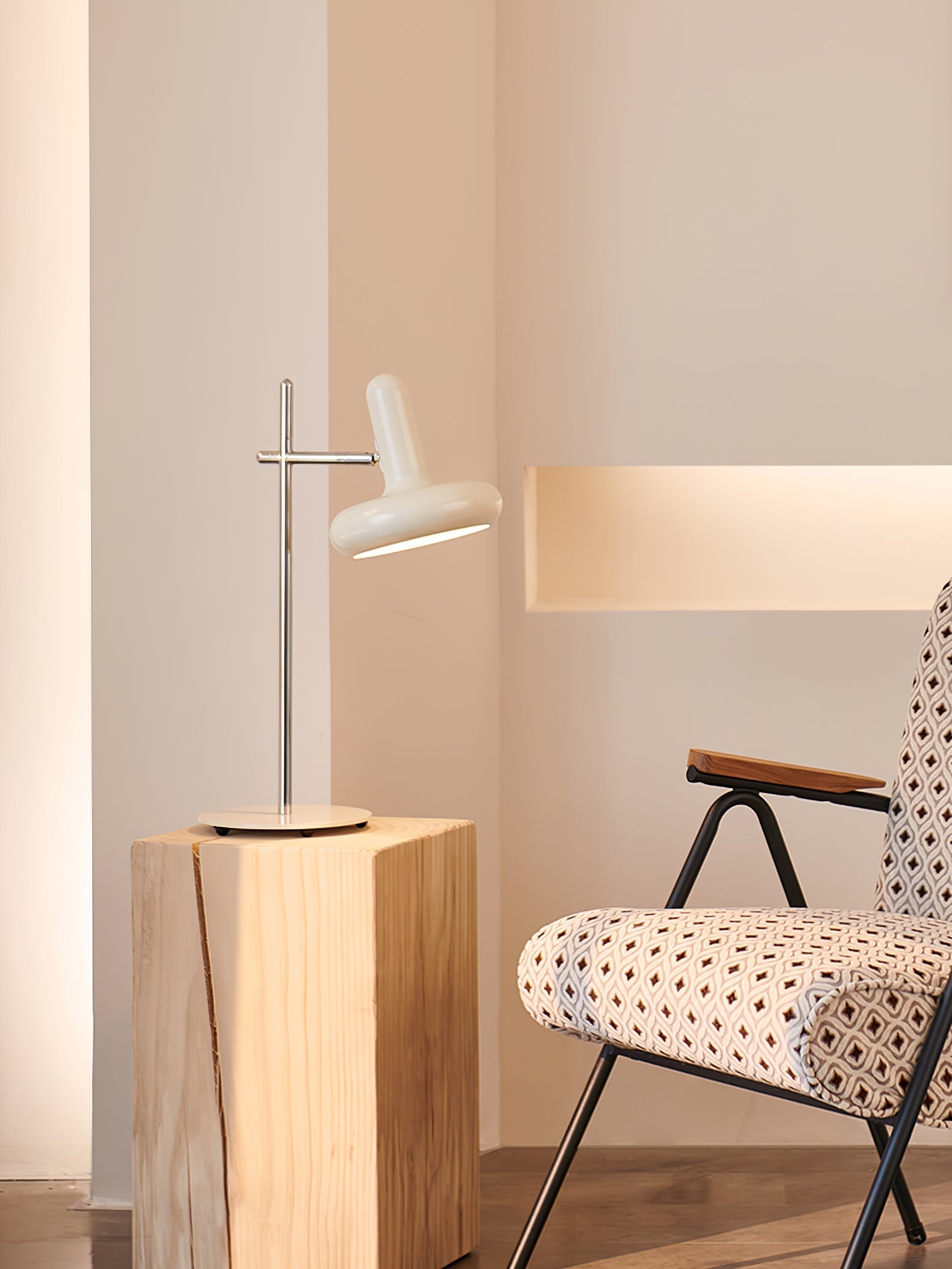 LuxeOptima - Elegant Table Lamp with Classic Design and Soft Glow 7