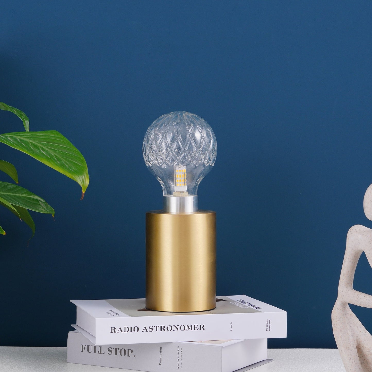 LuxeSphere - Table Lamp with Lustrous Crystal Ball and Soft Lighting 1