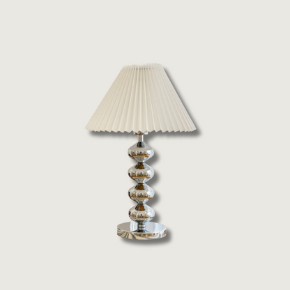 LuxeZuma - Table Lamp with Sleek Base and Cozy Illumination 1