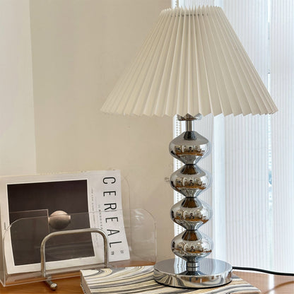 LuxeZuma - Table Lamp with Sleek Base and Cozy Illumination 4